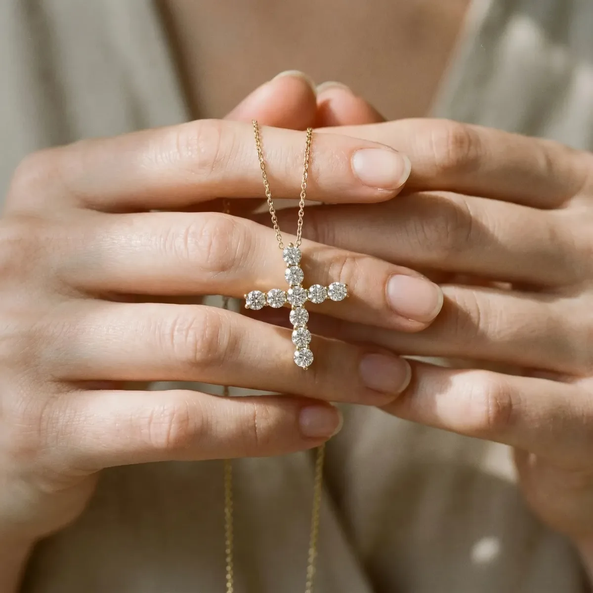 Round Diamond Prong-Set Cross Pendant Yellow gold