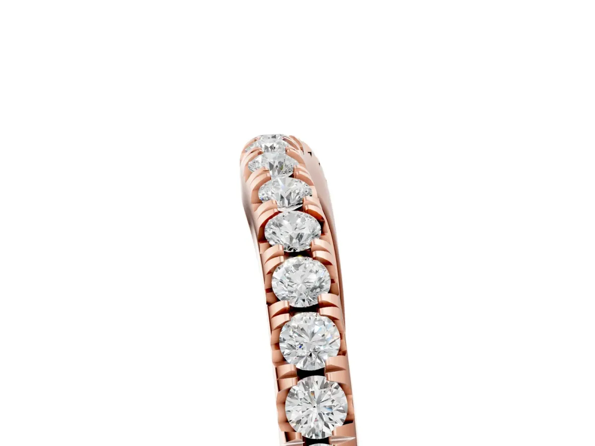 Round Diamond Pavé Curved Band with Shared Prong Setting Rose gold