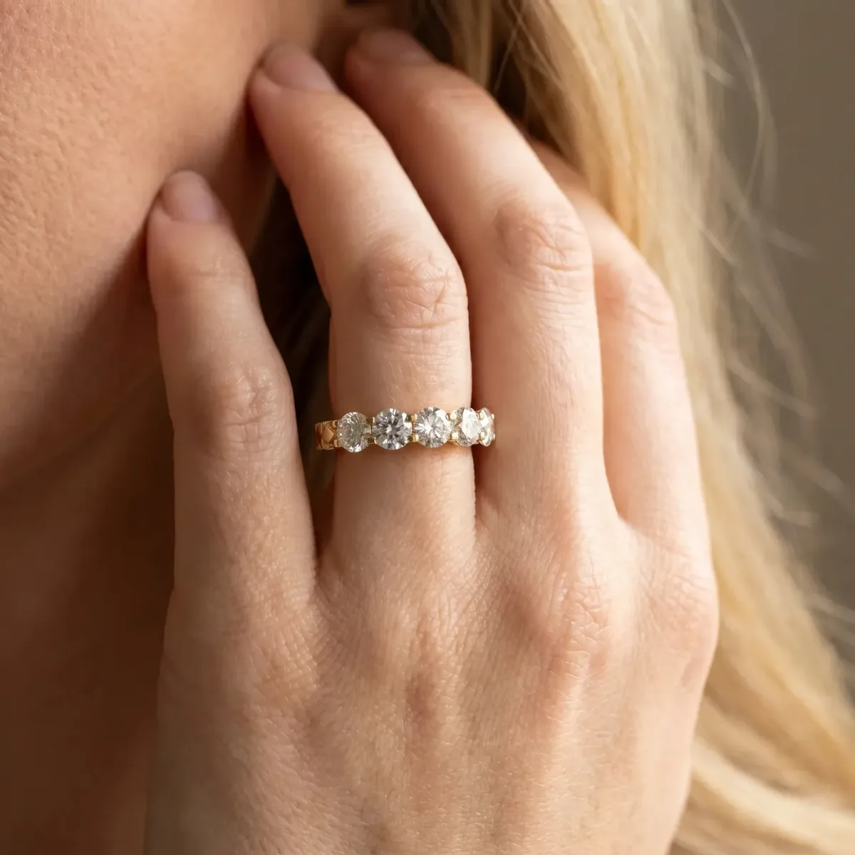 Five-Stone Round Diamond Prong-Set Band Yellow gold