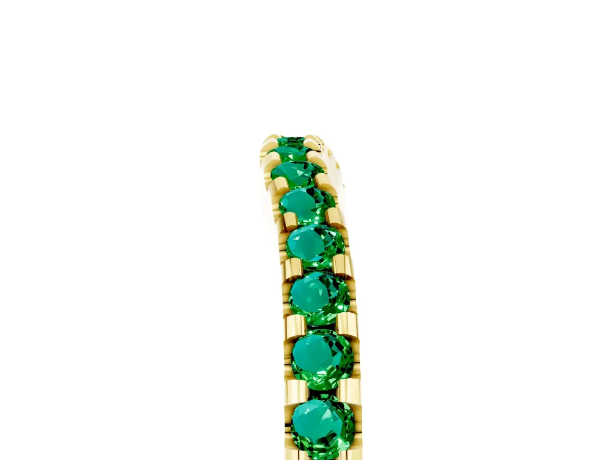 Round Emerald Pavé Curved Wedding Band Yellow gold