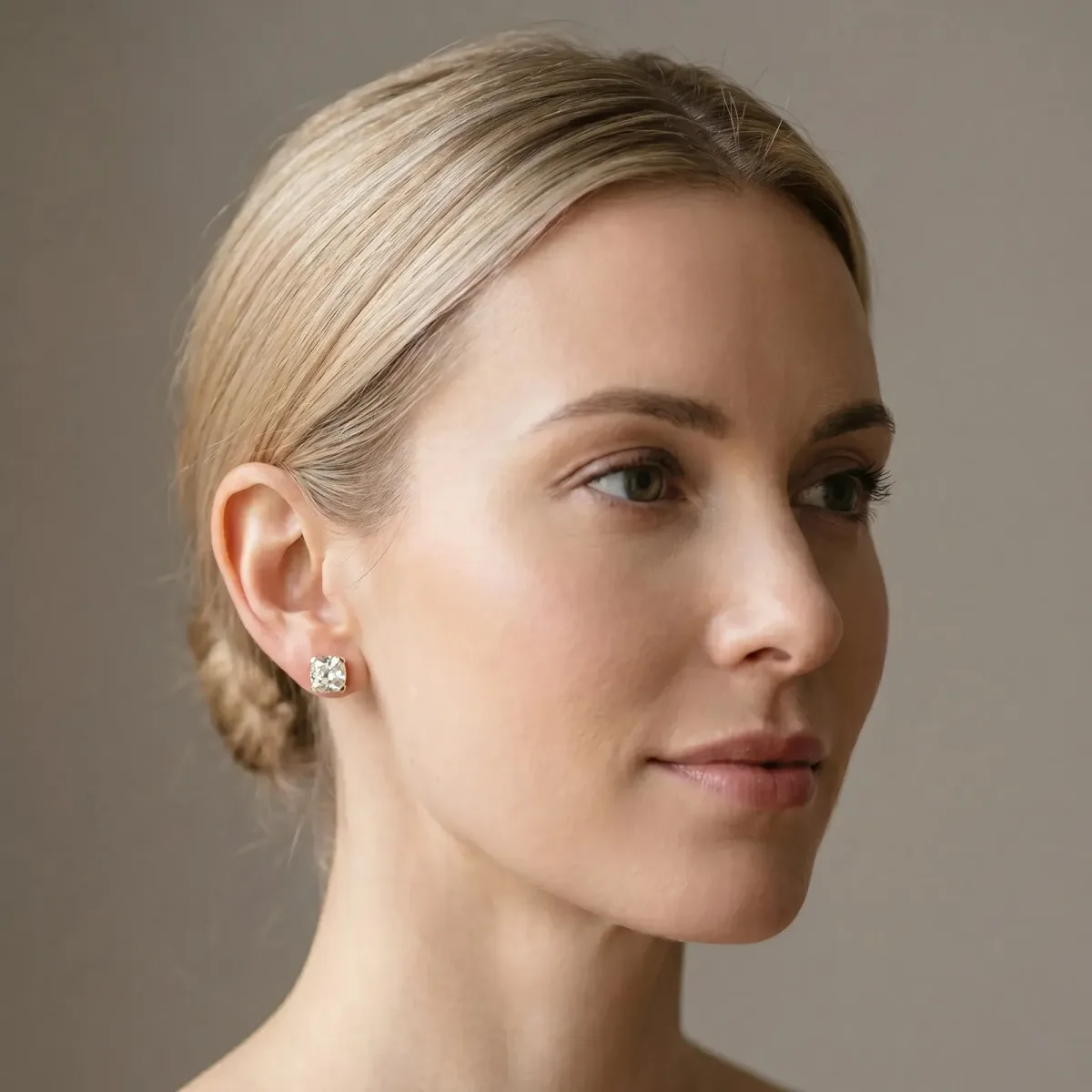 Cushion Cut Diamond Stud Earrings Yellow gold