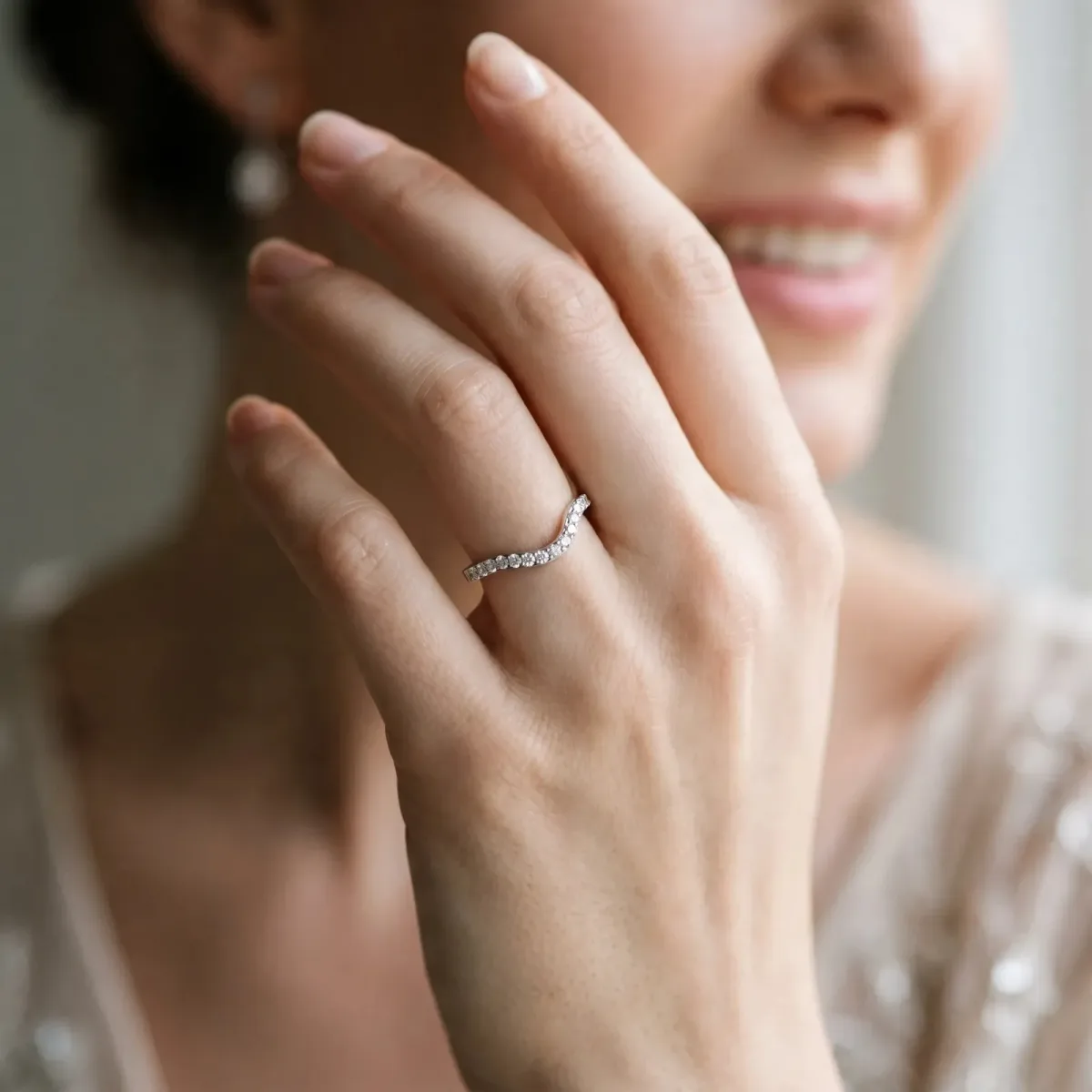 Pavé Round Diamond Curved Band with Prong Setting White gold