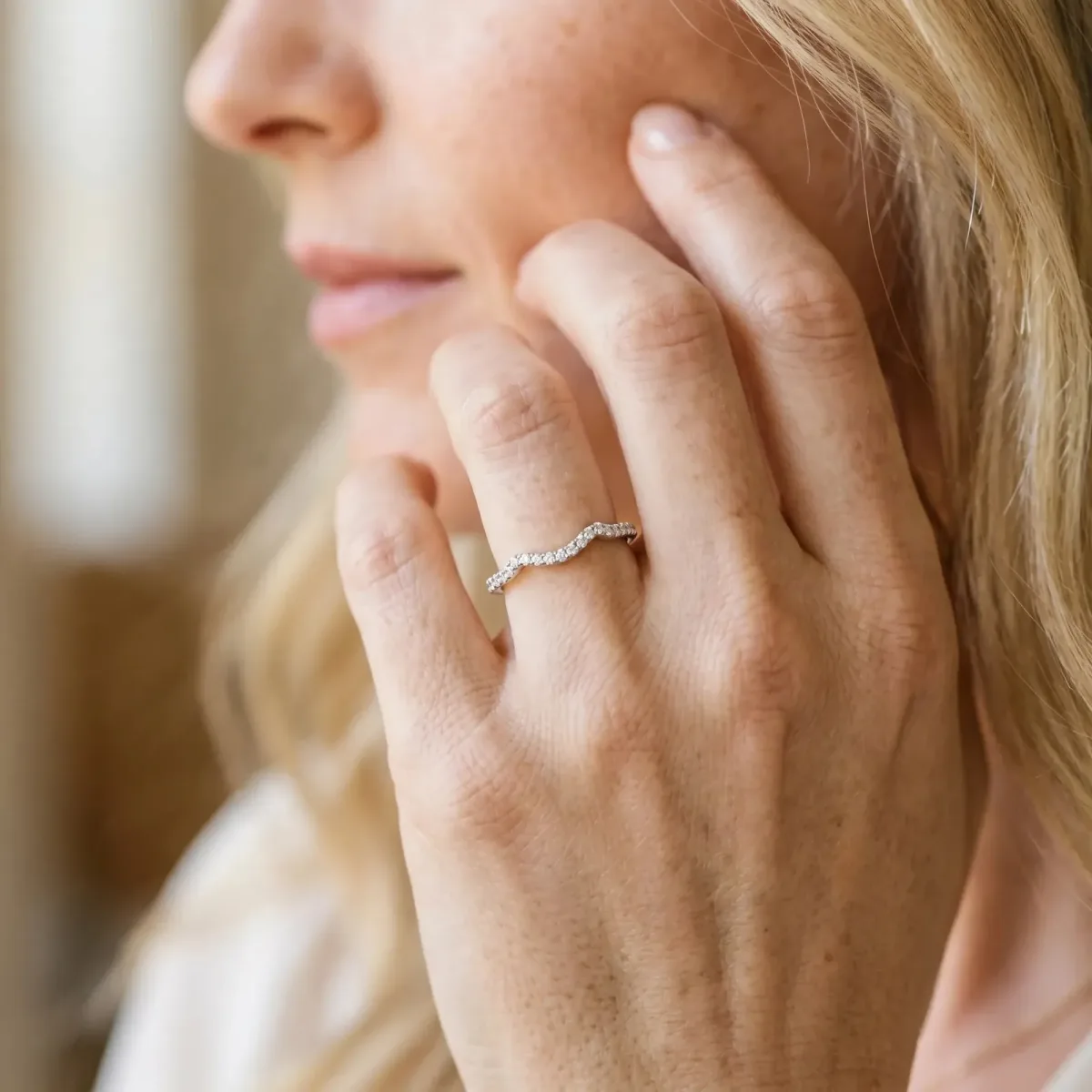 Pavé Round Diamond Curved Band with Micro Prong Setting White gold