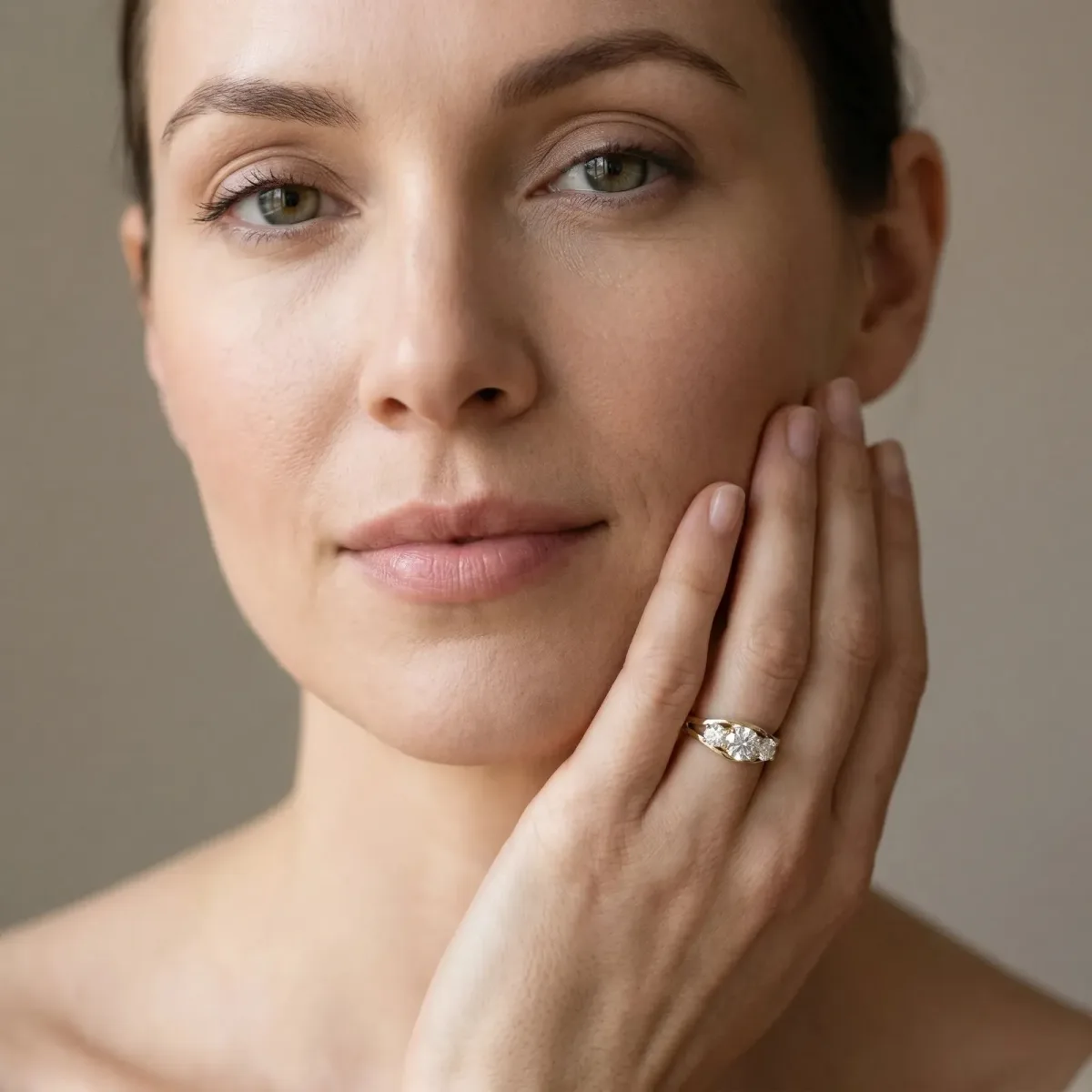Three-Stone Round Cut Diamond Split Shank Prong Setting Ring Yellow gold