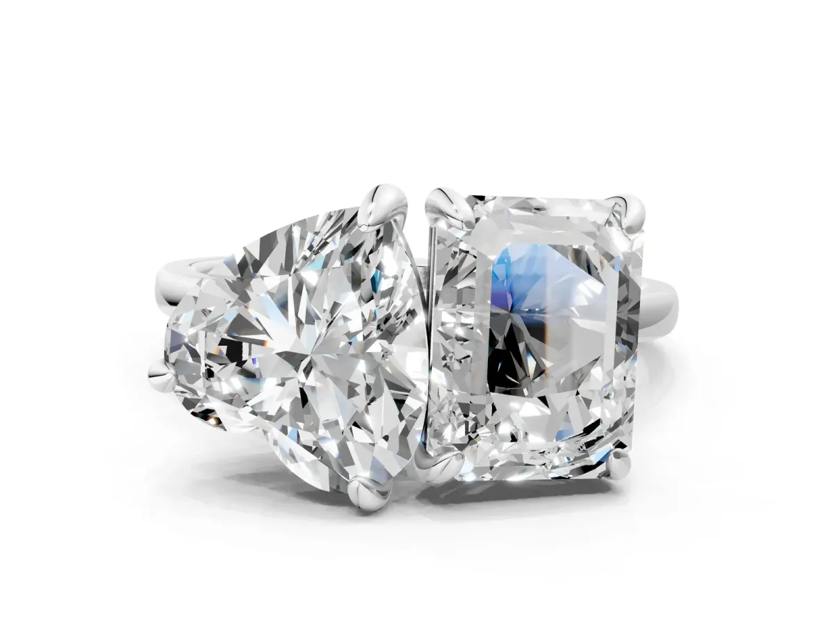 Emerald and Heart Toi Moi Ring with Prong Setting and Plain Band Platinum