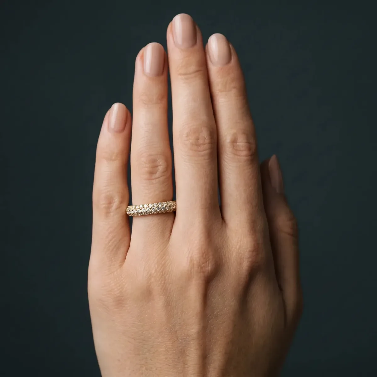 Round Diamond Pavé Eternity Band with Shared Prong Setting Yellow gold