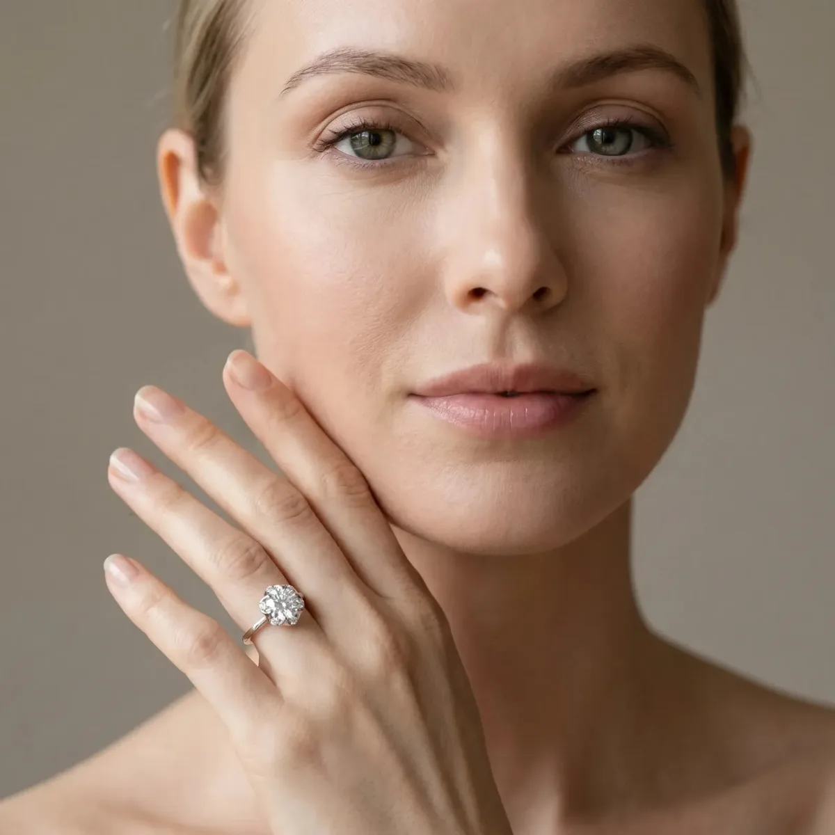 Round Cut Brilliant Halo Solitaire Ring with Scalloped Prong Setting Platinum