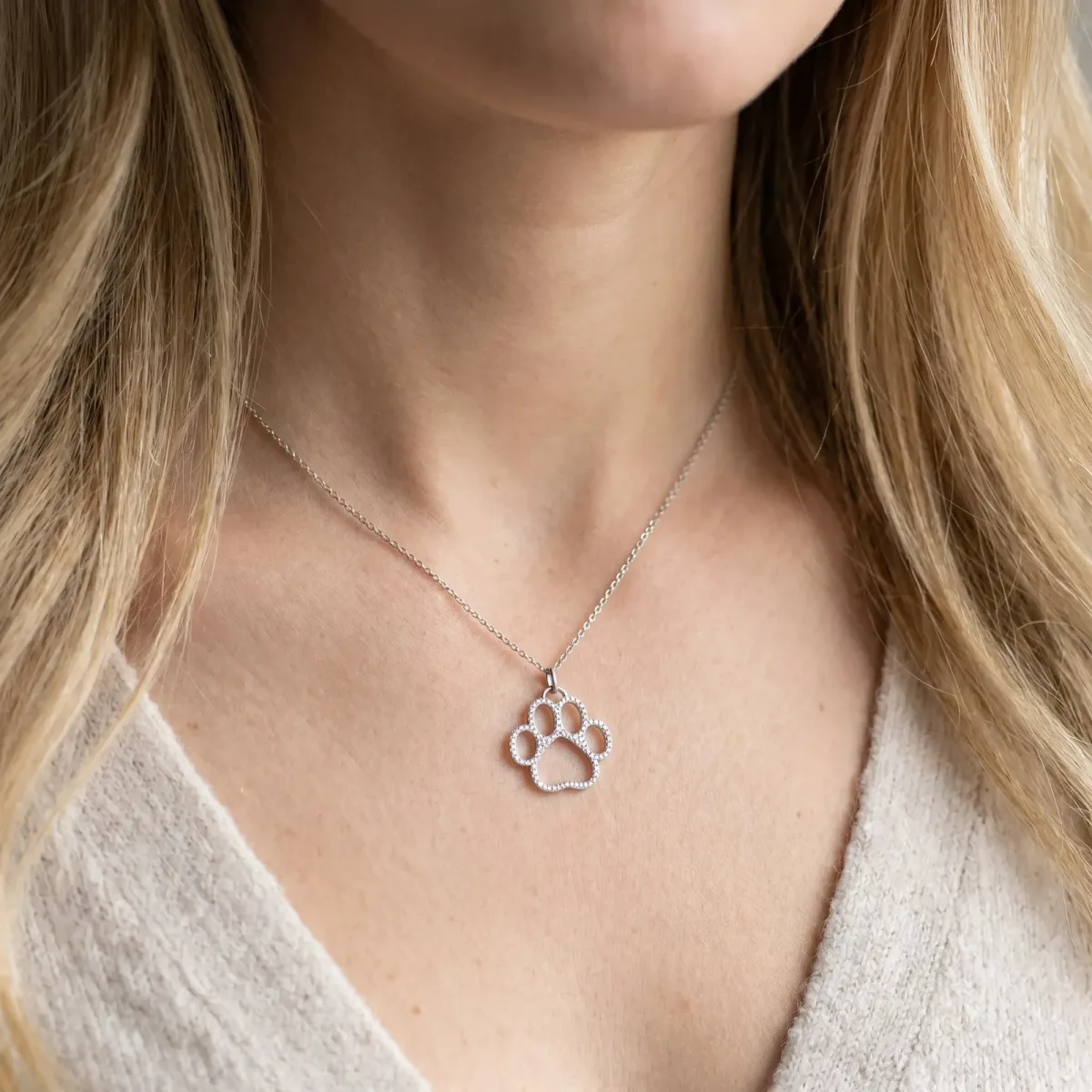 Pavé Round Diamond Paw Pendant White gold