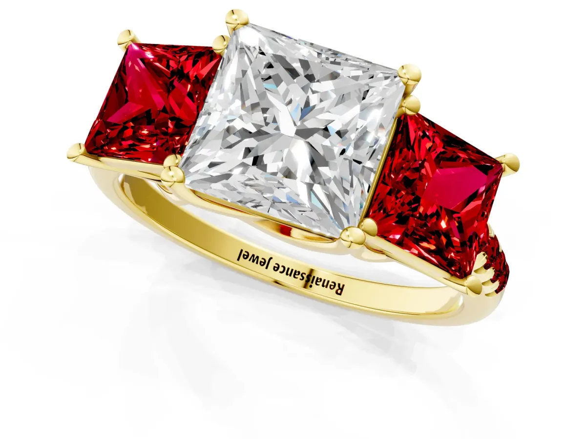 Three-Stone Princess Cut Diamond Ring with Round Ruby Pavé Band and Prong Setting Yellow gold