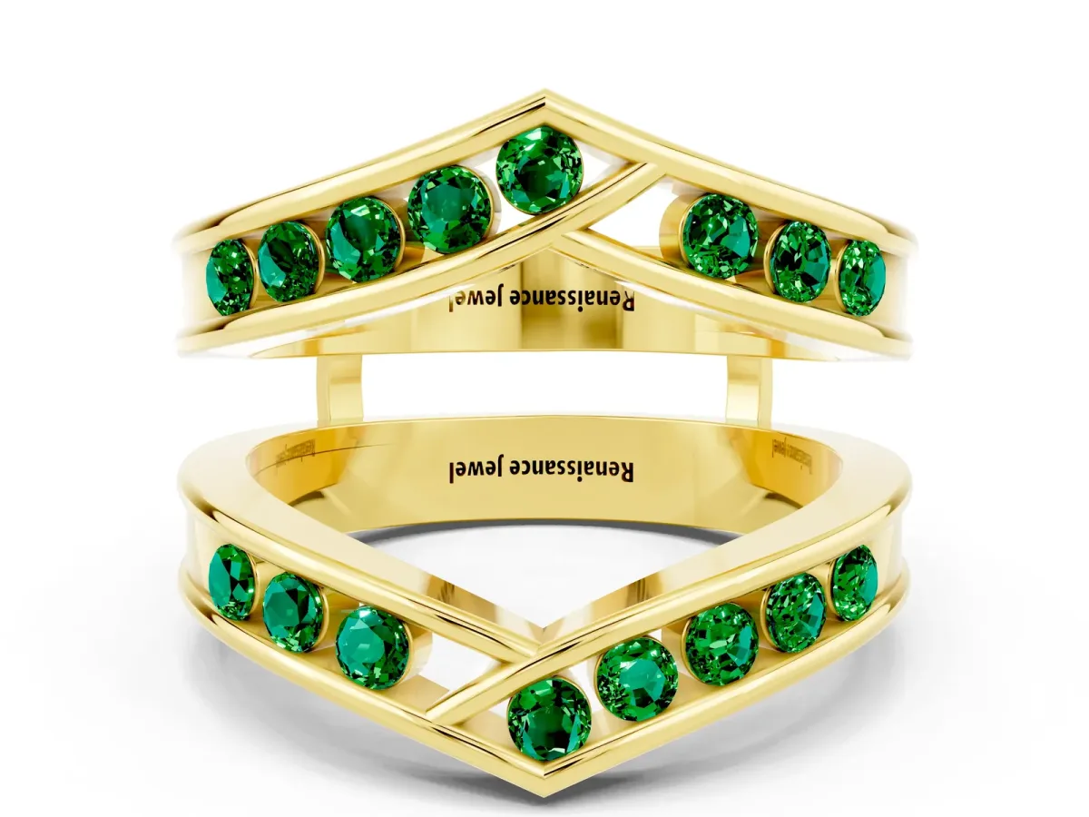 Round Emerald Channel-Set Chevron Band Yellow gold