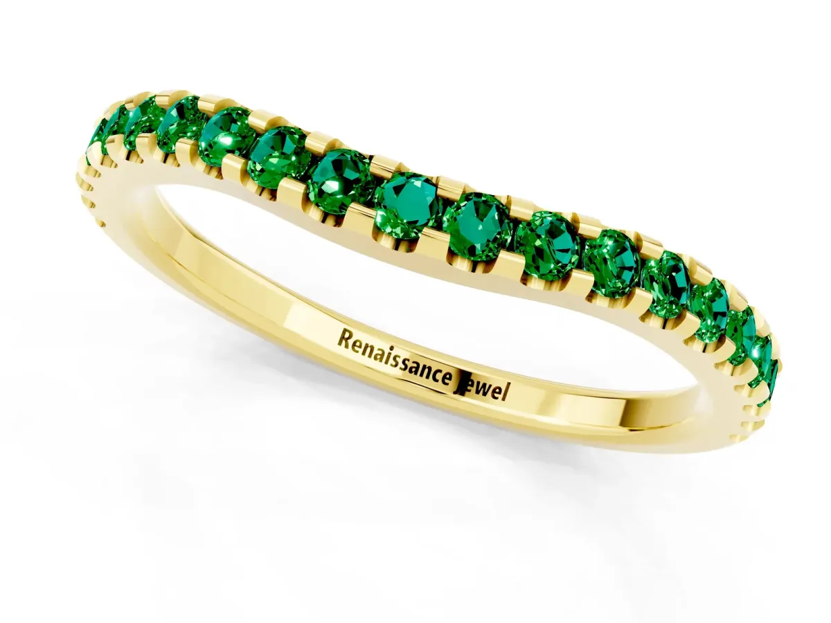 Round Emerald Pavé Curved Wedding Band Yellow gold