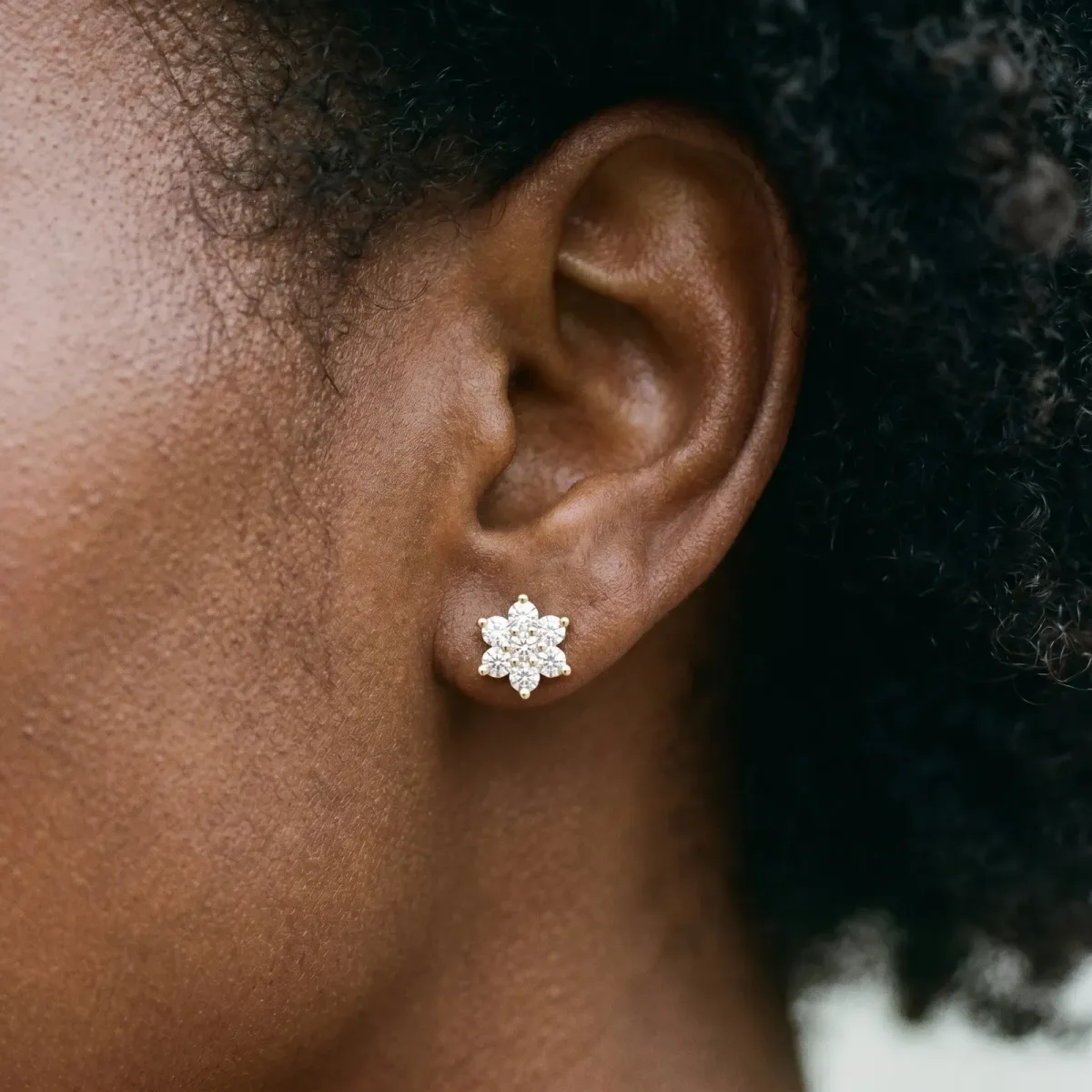 Cluster Round Diamond Stud Earrings Yellow gold