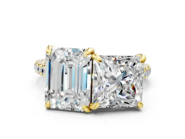 Emerald and Princess Toi Moi Ring with Prong Setting and Pave Band Yellow gold