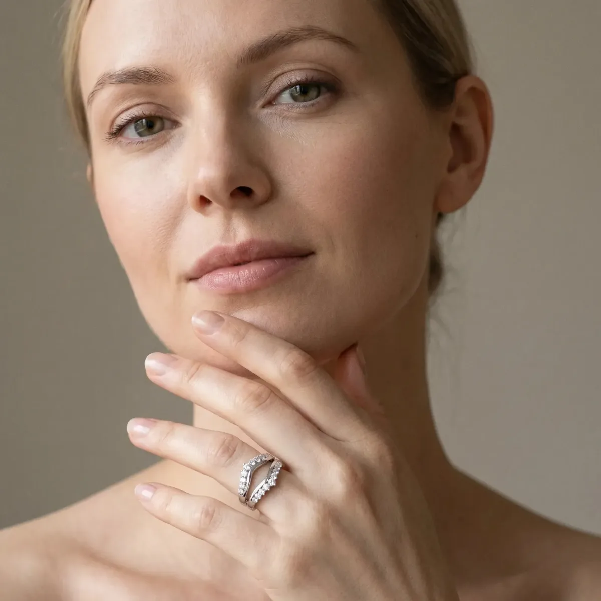 Round Diamond Chevron Contour Band with Prong Setting Platinum