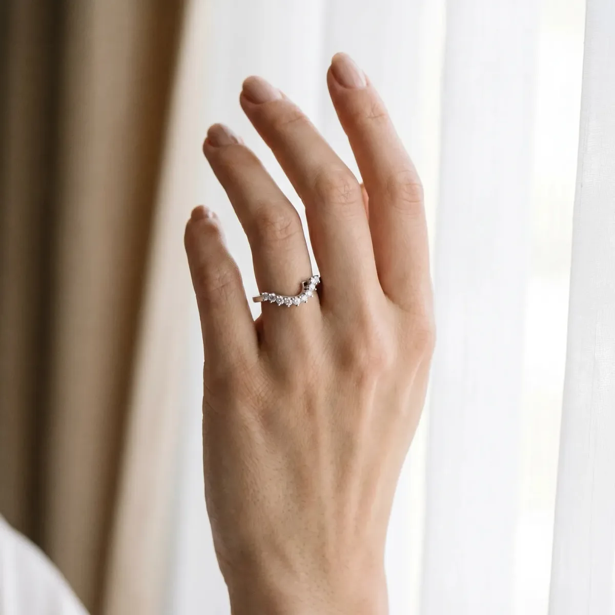 Round Diamond V-Shaped White Gold Band with Prong Setting Platinum