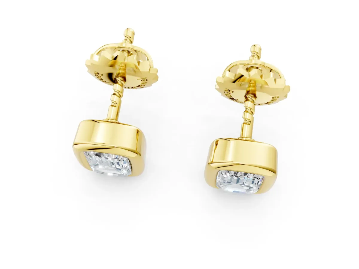 Emerald Diamond Bezel-Set Stud Earrings Yellow gold