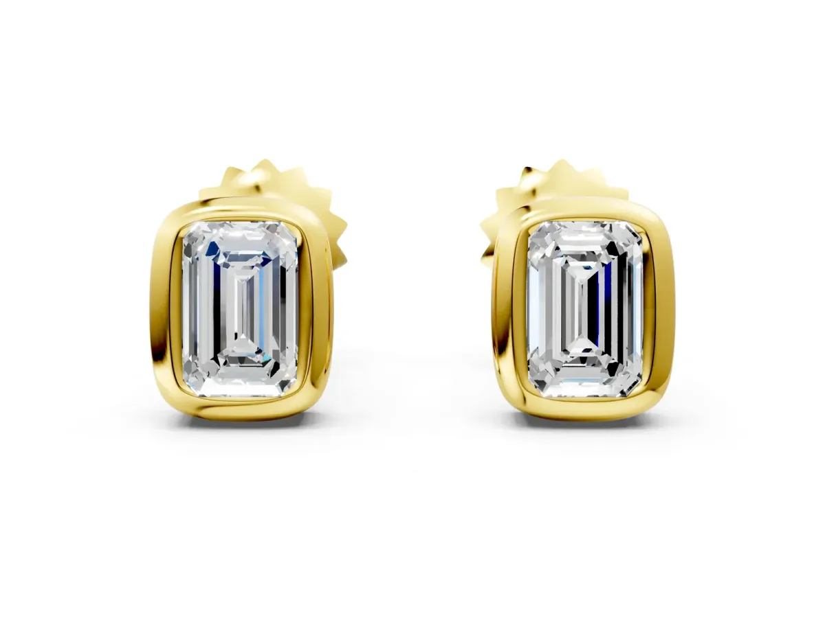 Emerald Diamond Bezel-Set Stud Earrings Yellow gold