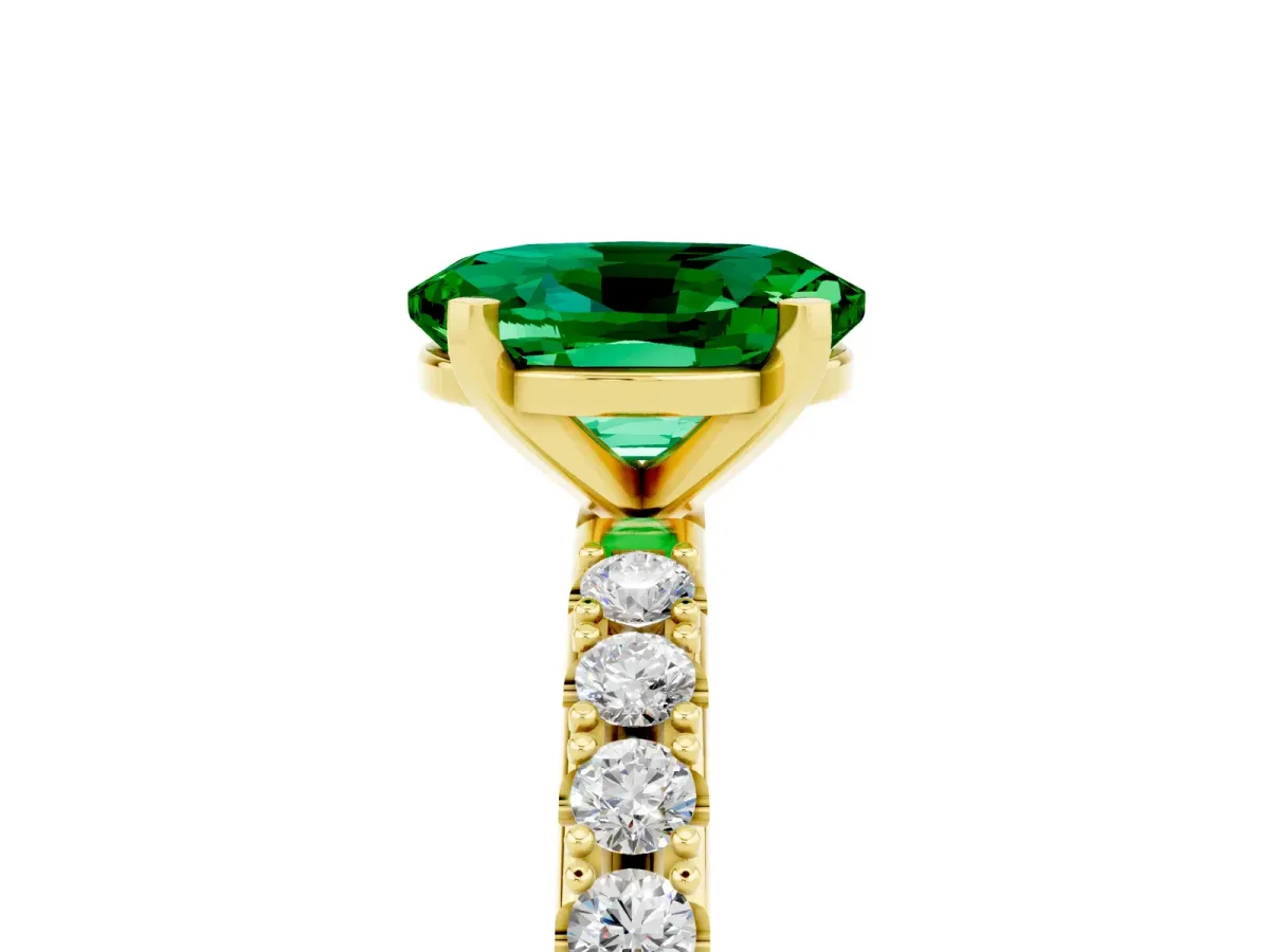 Oval Cut Emerald Solitaire Pavé Band with Four-Prong Setting Yellow gold