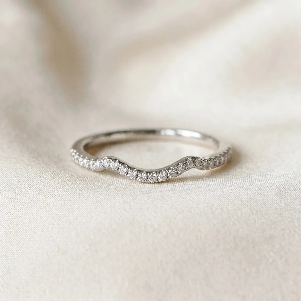 Pavé Round Diamond Curved Band with Micro Prong Setting White gold