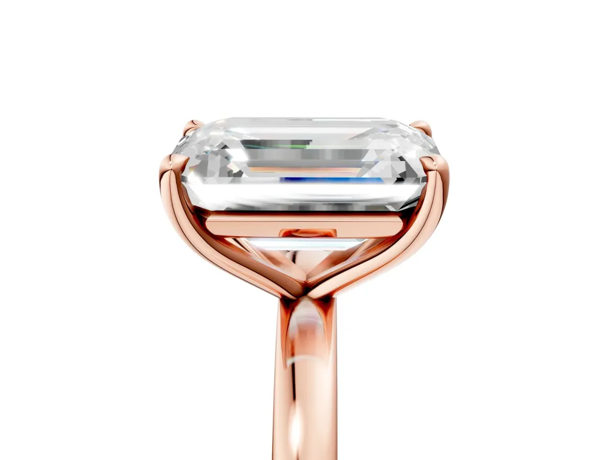 Fancy Green Emerald Cut and Emerald Cut Toi Moi Ring with Prong Setting Rose gold