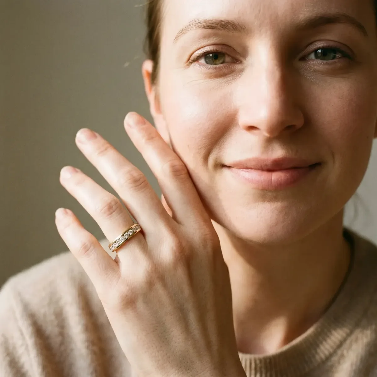 Round Diamond Pavé Set Eternity Band with Channel Setting Yellow gold