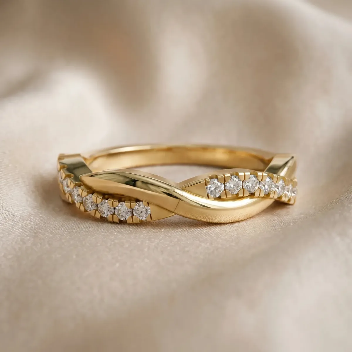 Round Diamond Twisted Infinity Band with Prong Setting Yellow gold