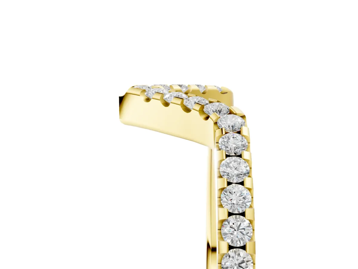 V-Shaped Pavé Round Diamond Chevron Band with Shared Prong Setting Yellow gold
